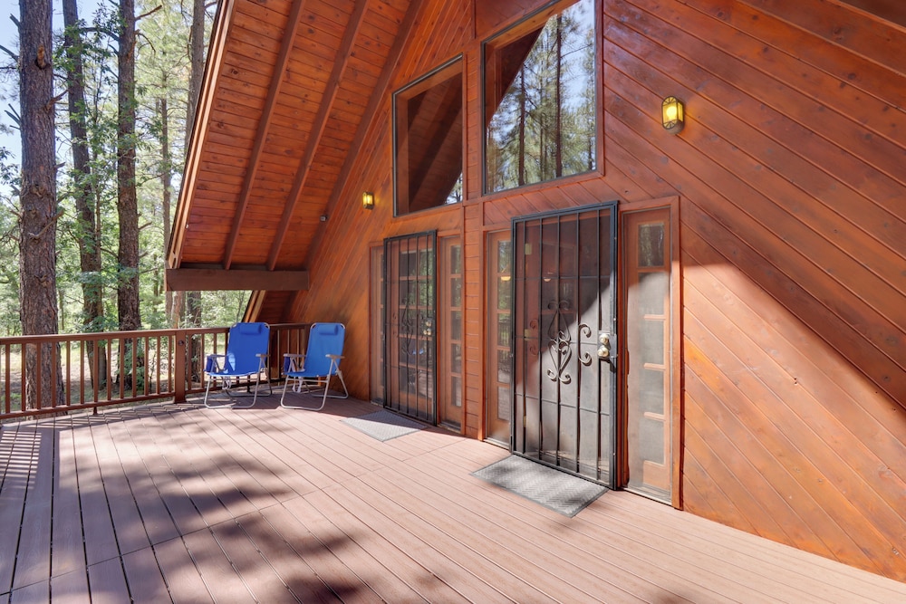 A-frame Pinetop Cabin < 6 Mi to Rainbow Lake! view 4