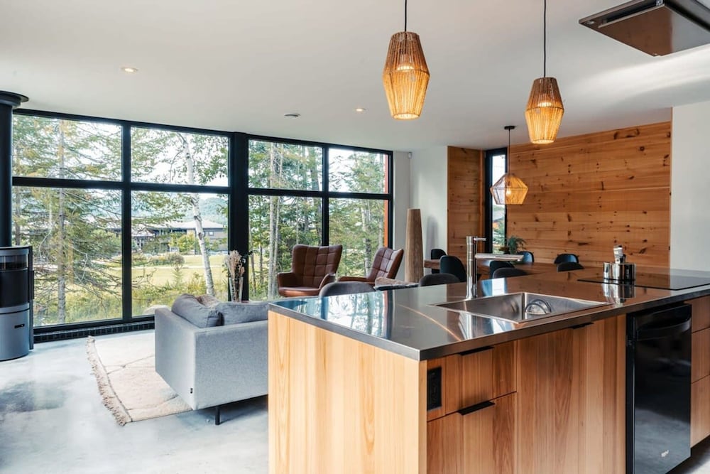 Bright Chalet With hot tub and Indoor Sauna