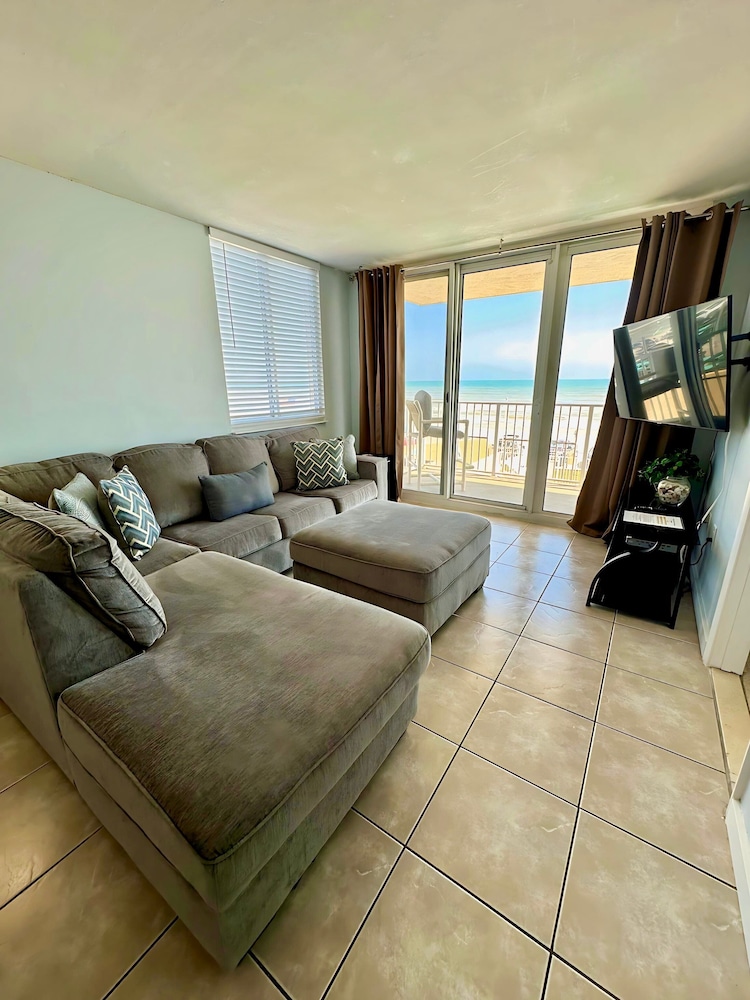 Oceania Beach Club