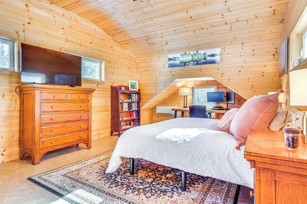 Hiking & Snowmobile Trails On-site: Alton Retreat!