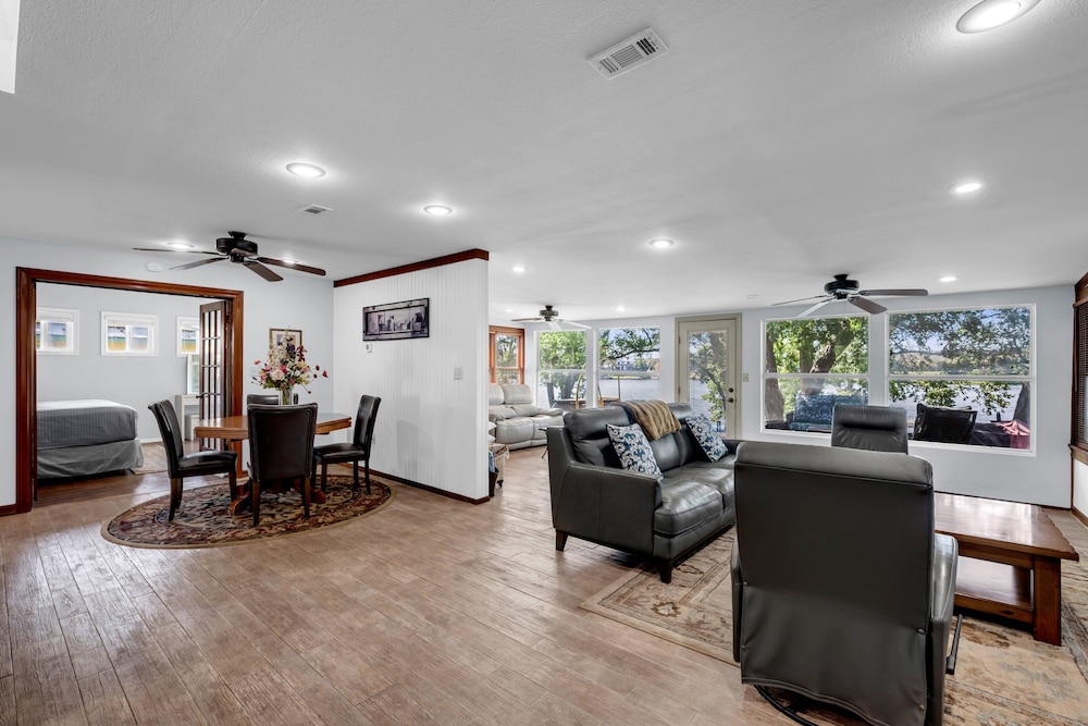 River Oaks Place