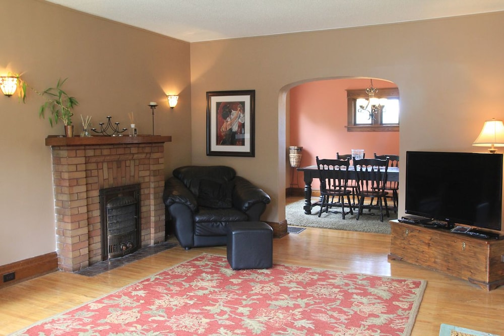 Eastwood Tourist Lodge
