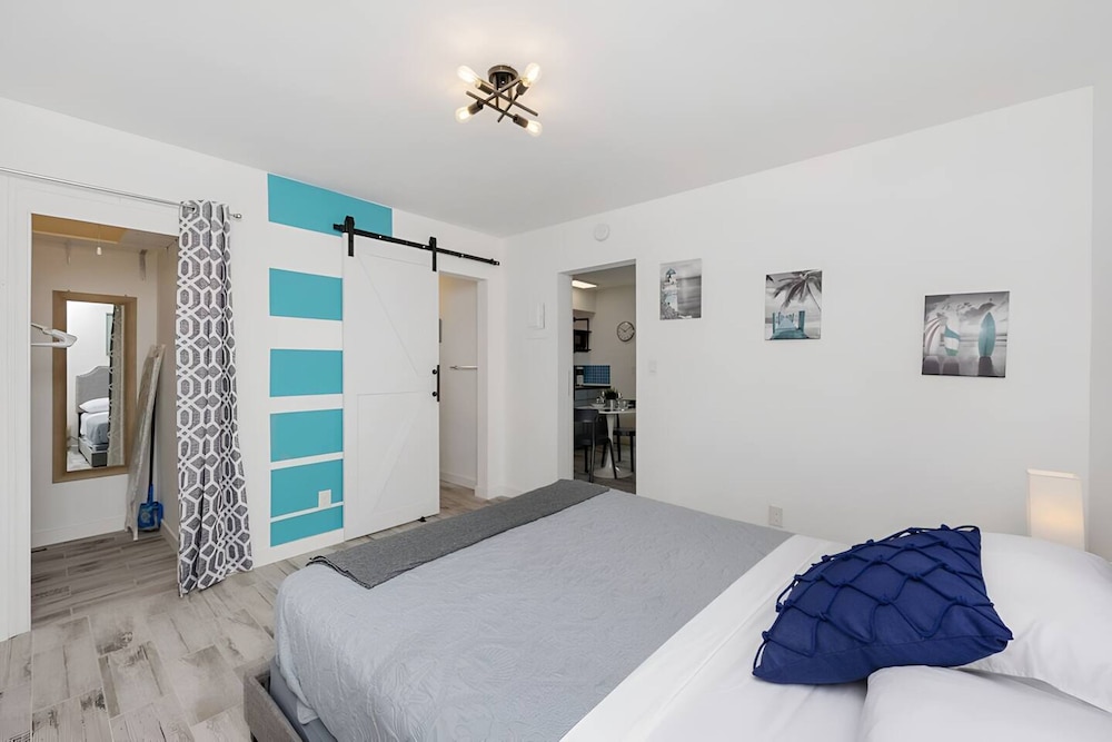 Luna Beach House in Hollywood