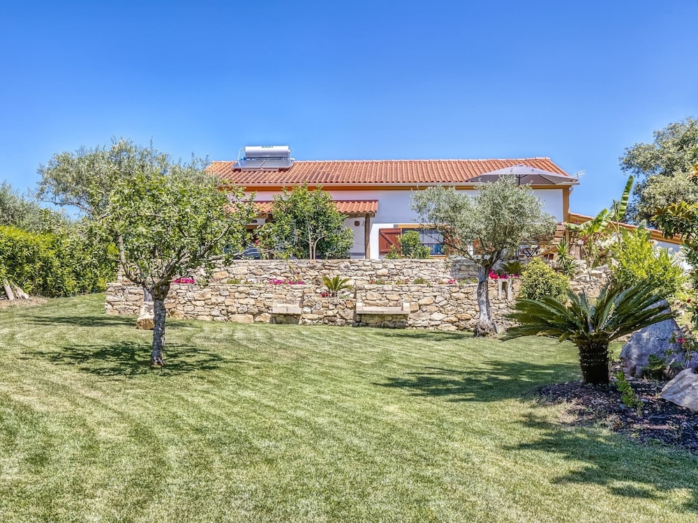 Carcavelos Villa With Pool view 4