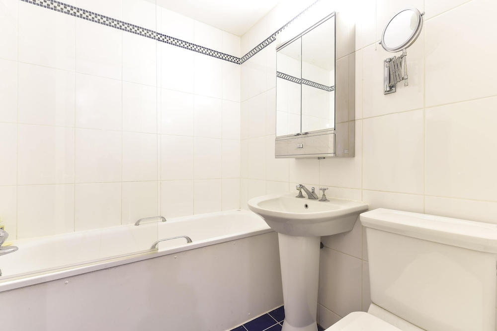 Smart 2 bedroom flat near Pimlico Tube