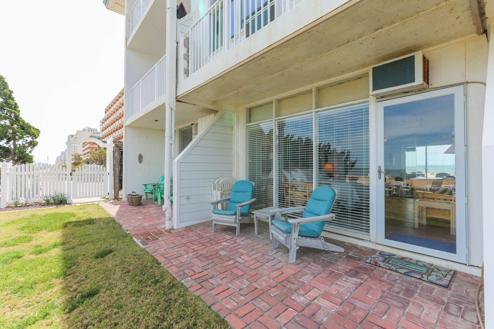 Exclusive Beach Access: VA Beach Studio Condo!