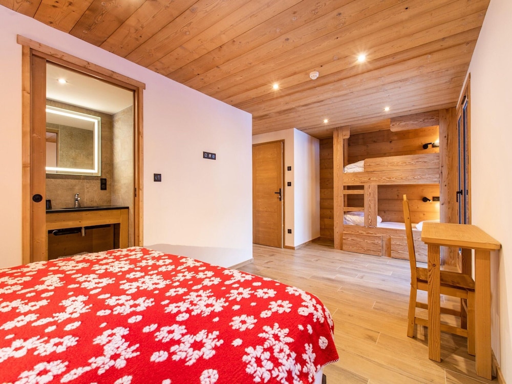 Vanoise Chalet in Prime Location
