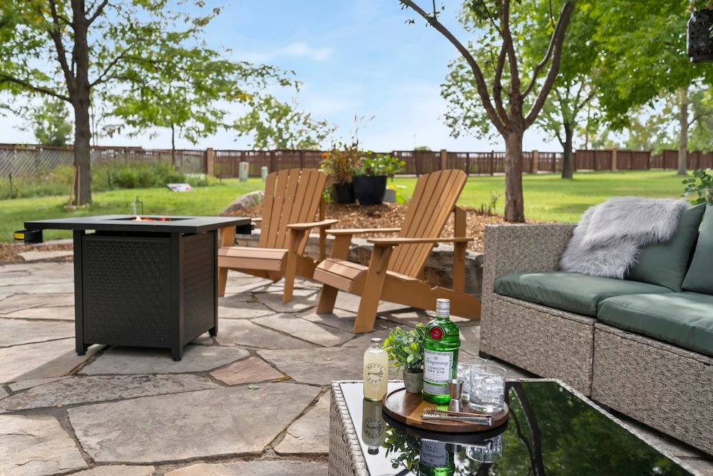 Shady Grove 4 King Beds, Dog Run & Outdoor Fun