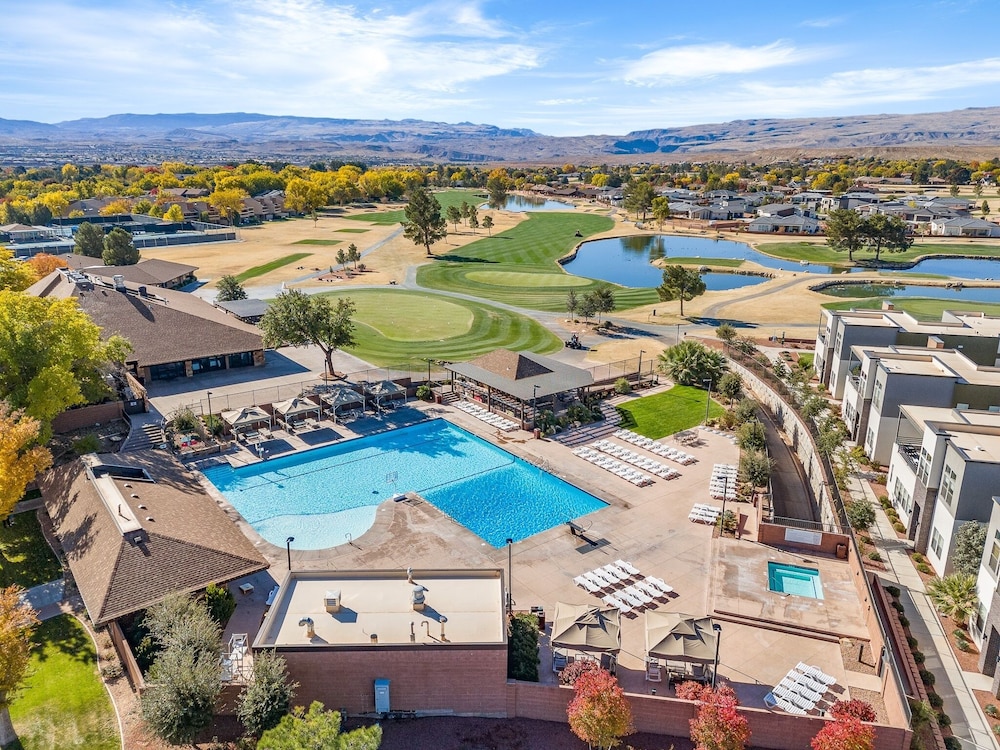 Villa #19 At Bloomington Country Club 3 Bedroom Condo