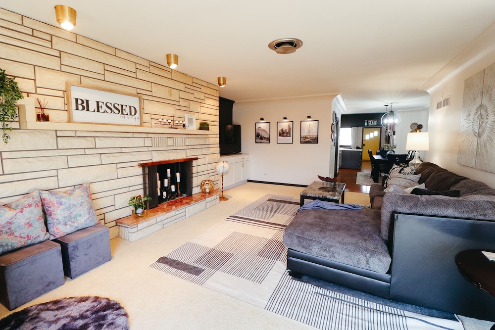 Omaha Vacations - Charming Omaha Retreat - Near Zoo Downtown 3 Bedroom Home by RedAwning - Property Image 69