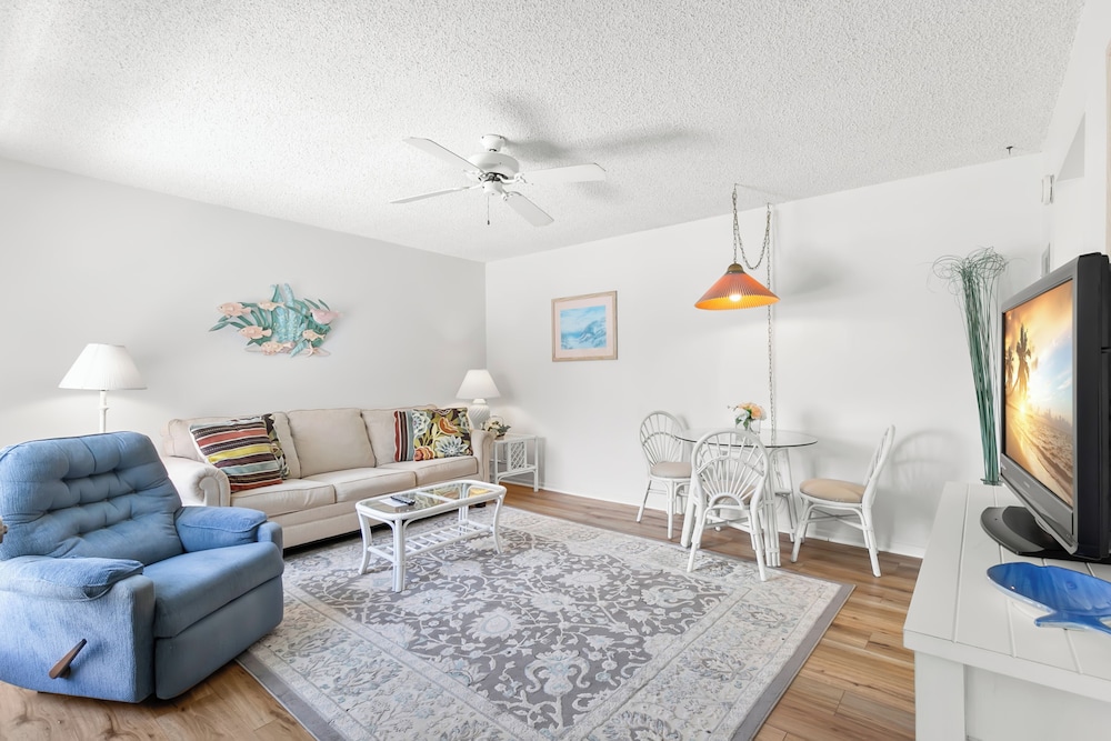 Madeira Beach Yacht Club 151H by Distinctive Beach Rentals