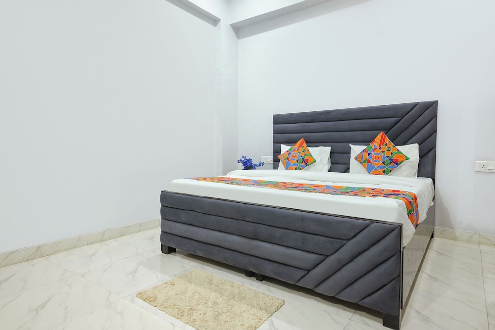 Fabhotel City Charm