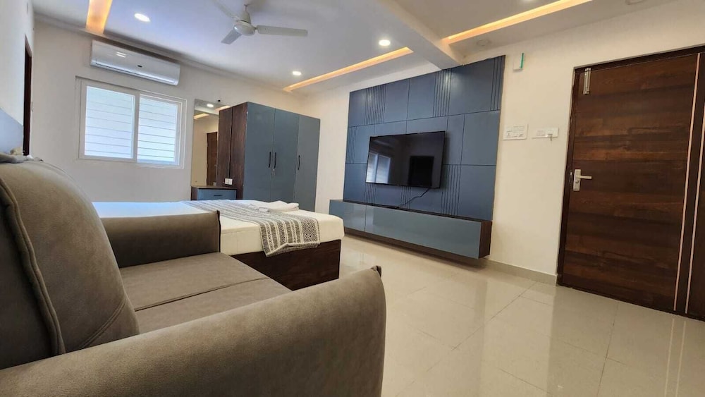Crescent Stays Gachibowli
