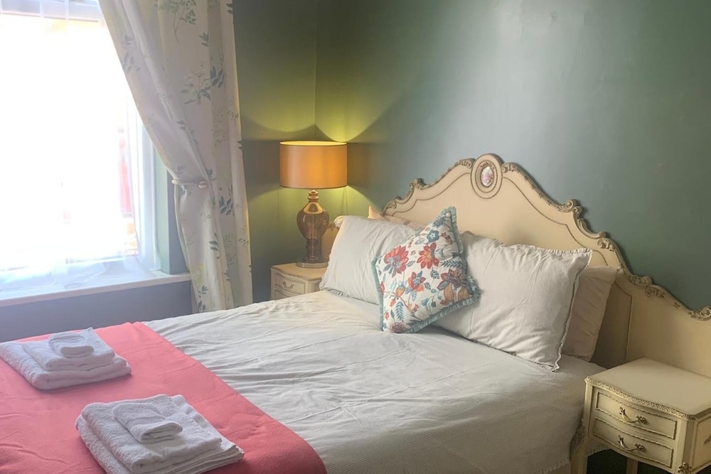 Sleeps 7 Home Blackpool W/free Parking, Bbq, Wifi