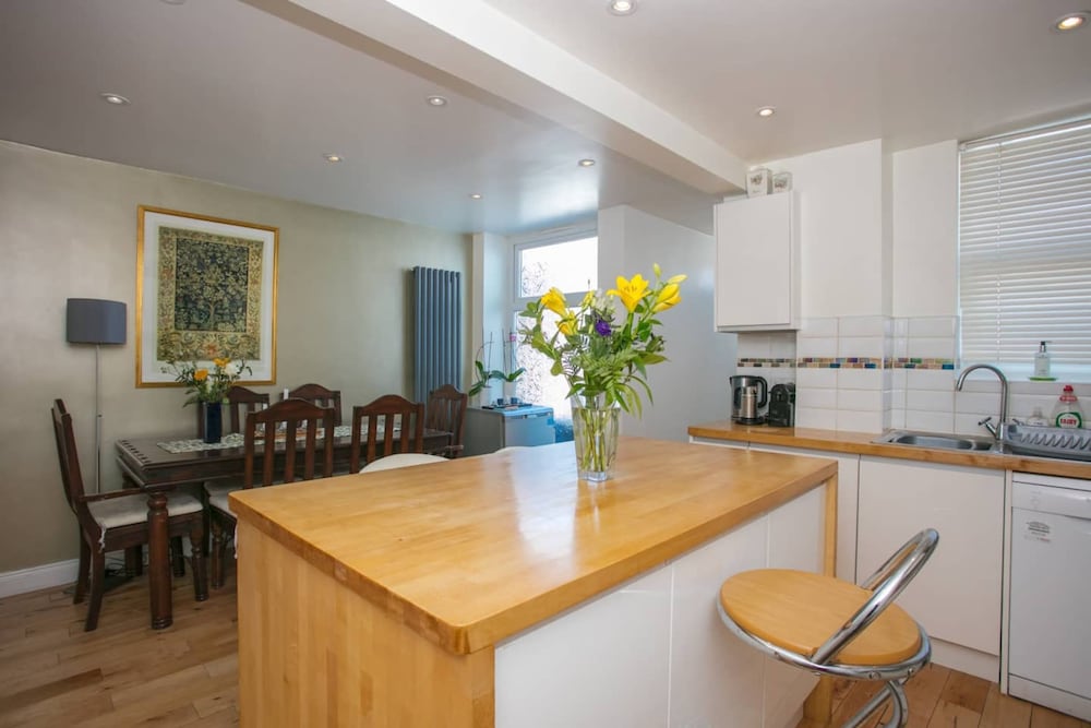 Stunning 3 Bedroom House With Garden in Battersea
