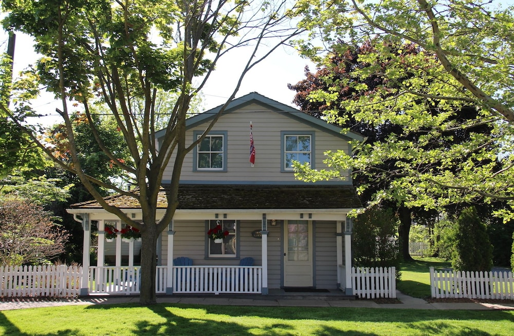 Niagara-on-the-Lake Vacations - The Swayze Cottage - Property Image 1