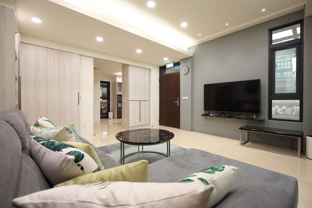 52Travelers Home view 5