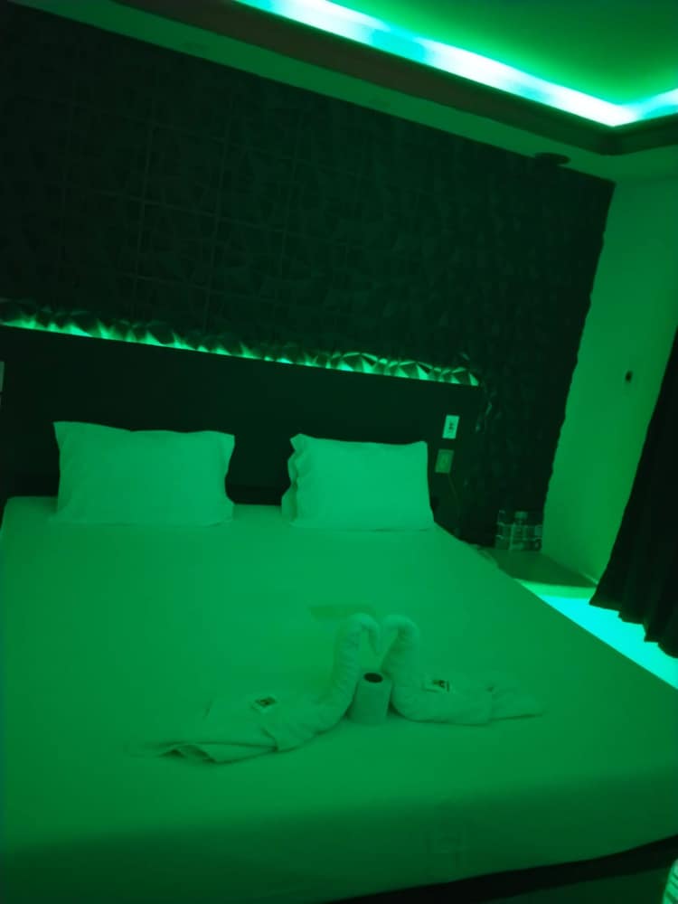 AUTO HOTEL CONSTELACION