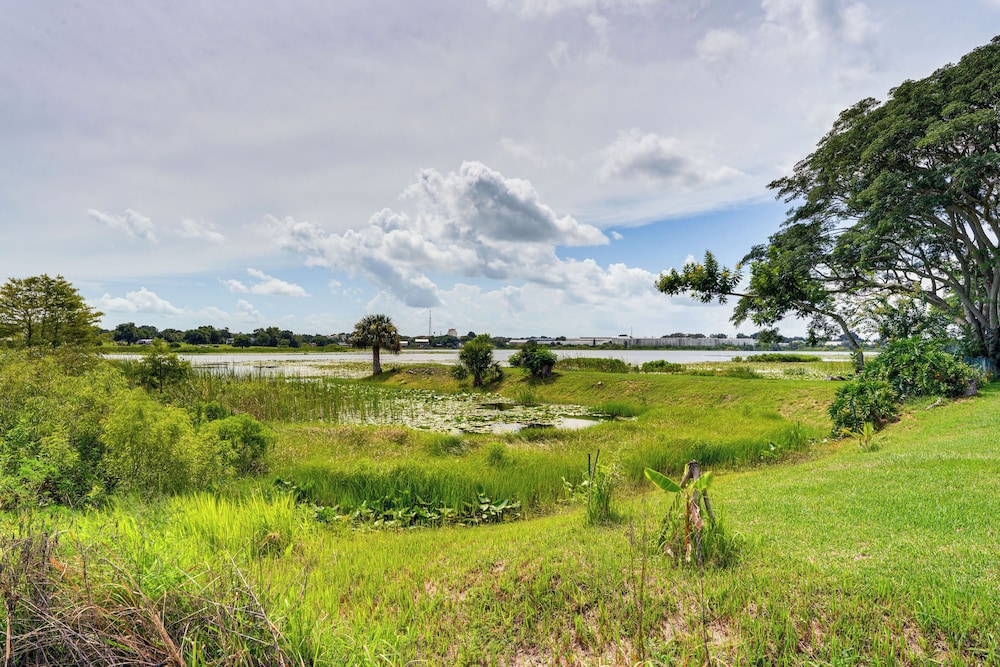 Game, Swim & Unwind: Lakeside Retreat Near Disney