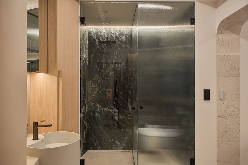 Granaria Jacuzzi Premium Suites by Downtown Apartments