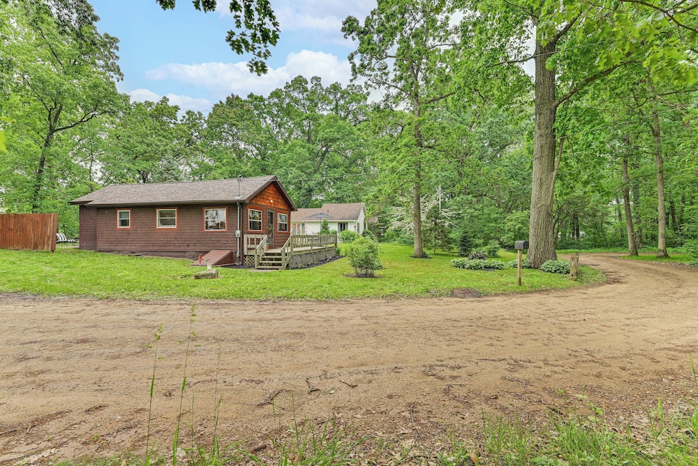 Walk to Kelsey Lake: Cassopolis Home w/ Yard!