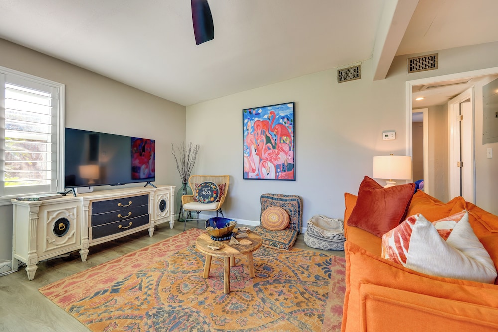 5 Blocks to Jax Beach: Getaway w/ Patio & Yard!