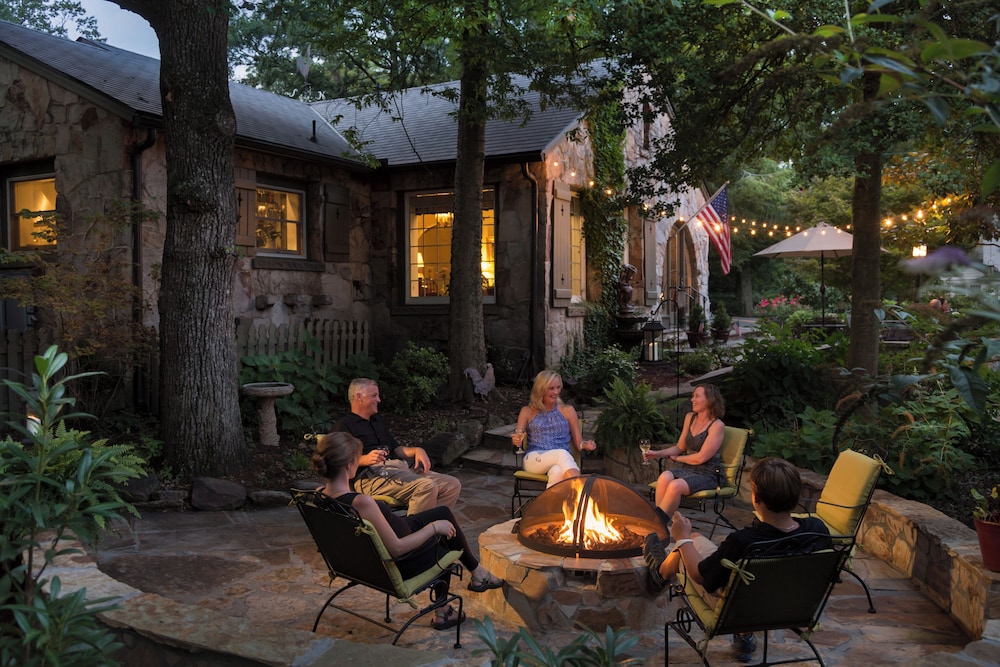 Chanticleer Inn Bed & Breakfast