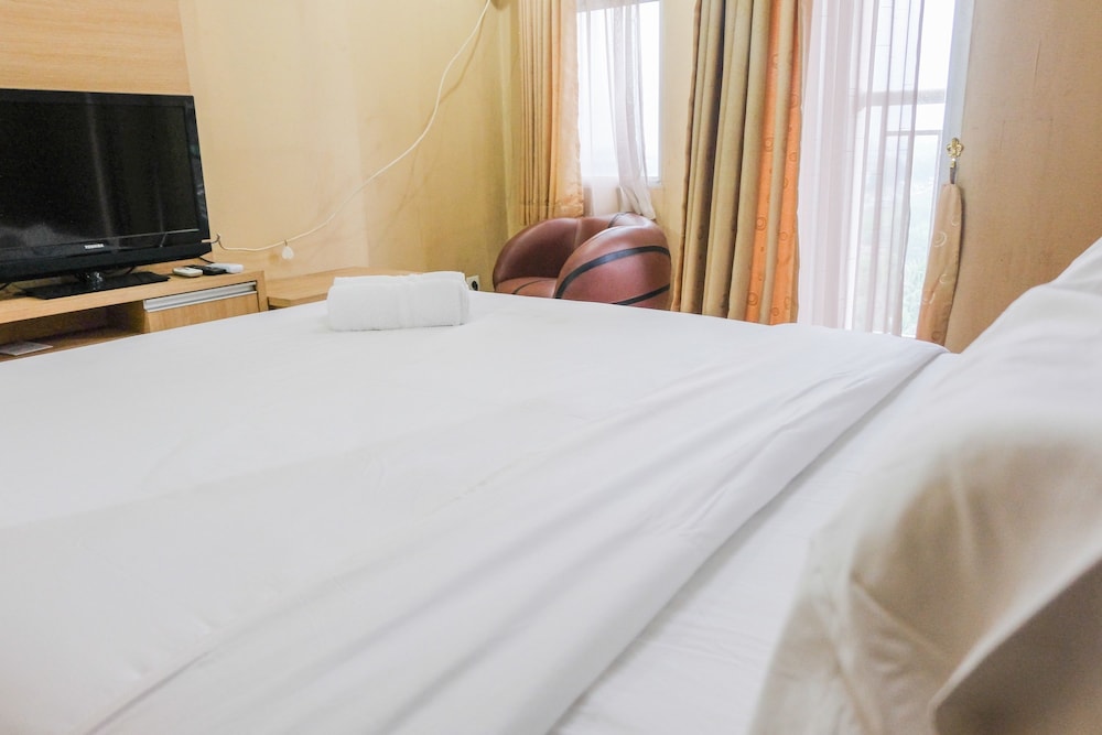 Minimalist Studio Room Great Western Apartment view 4