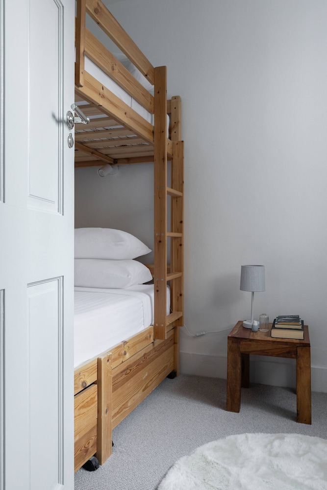 Wyndham Mews II by Onefinestay view 2