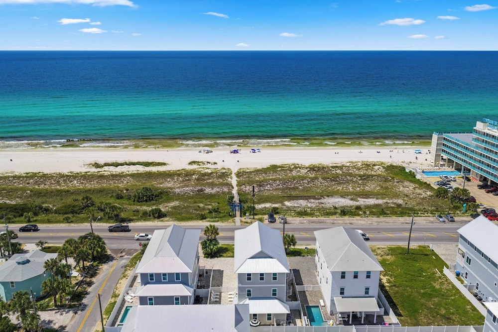 Gulf Views, Pool, Rooftop Lounge & Private Beach Heavenly Day by Avantstay