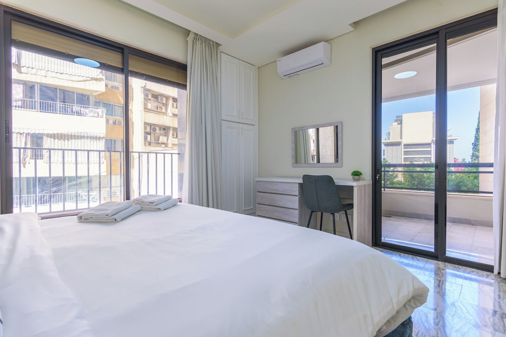 Crest - 3 Bedroom Apartment in Hamra
