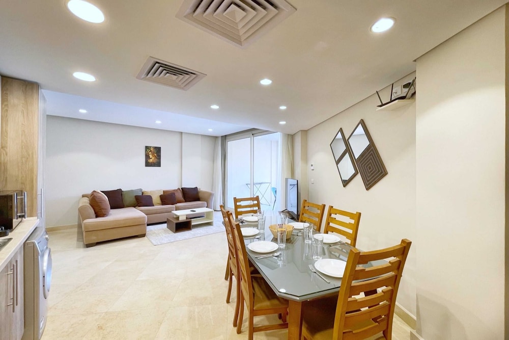 Xuru Stays I Homestyle 3BR Penthouse Pool & Beach View