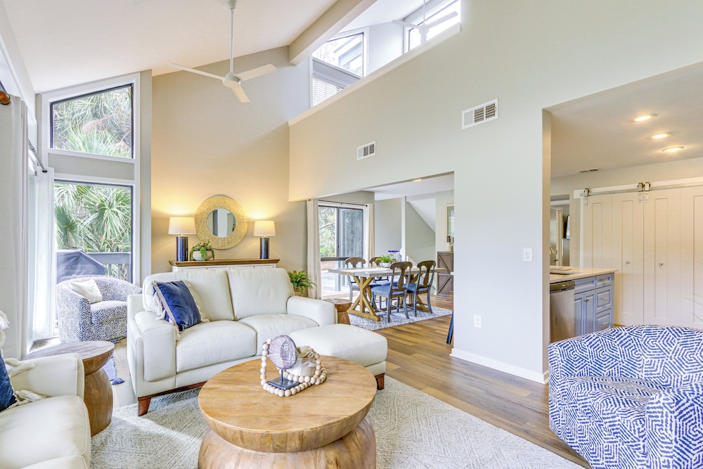 Walk to Community Beach: Coastal Carolina Condo