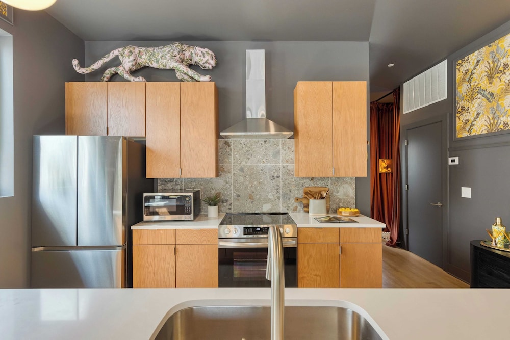 Sleeps 16 2 Homes Next Door + Walk to Dining & Music Lischey Loft & The Bloom House by Avantstay