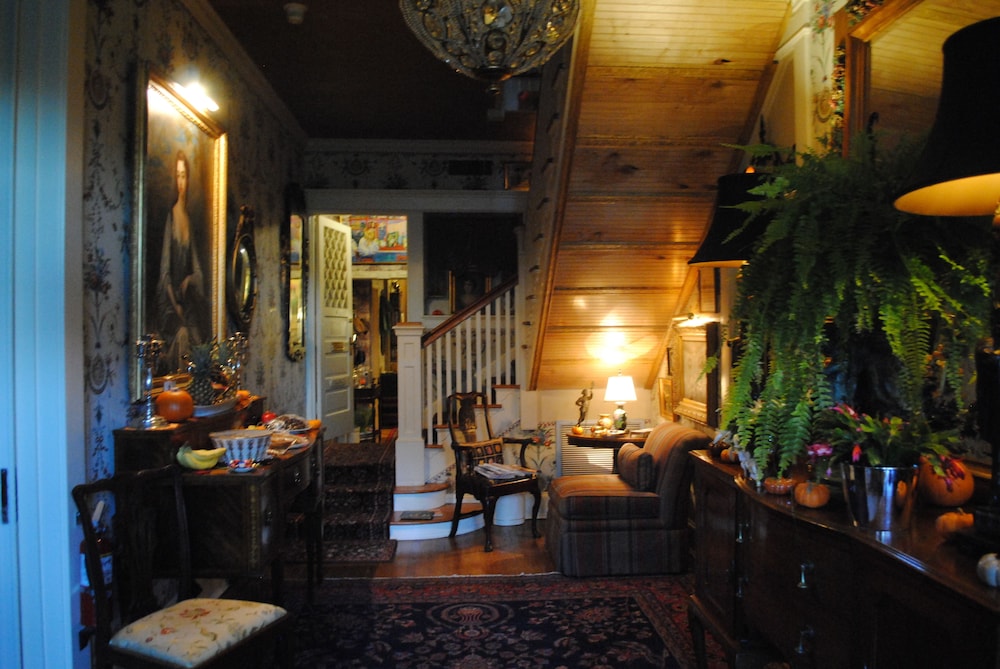 Stay Fairfield - Fairfield Place and Fairfield Manor Bed & Breakfast view 2