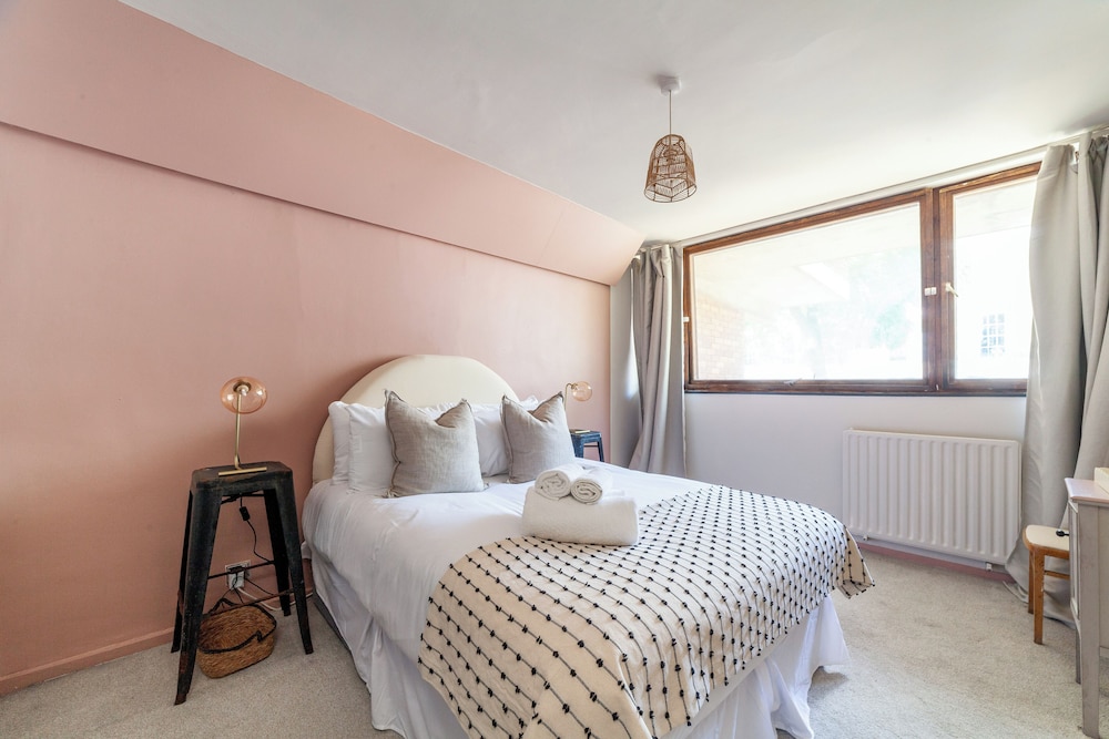 Mezzanine 3-bed In Central London