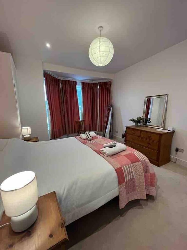 Stunning 4-bed Apartment in Cambridge view 2