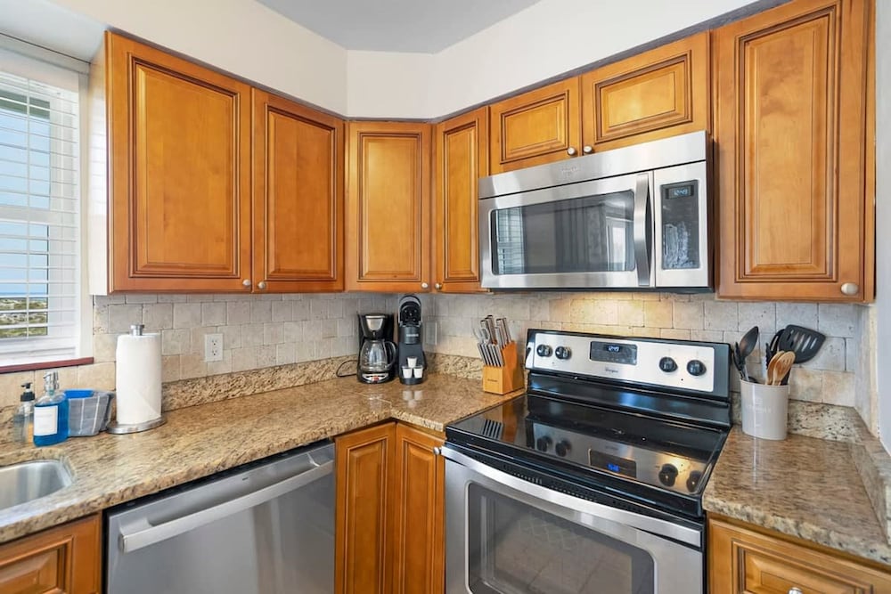 Oceanfront in St Aug Beach Patio BBQ Smart TVs