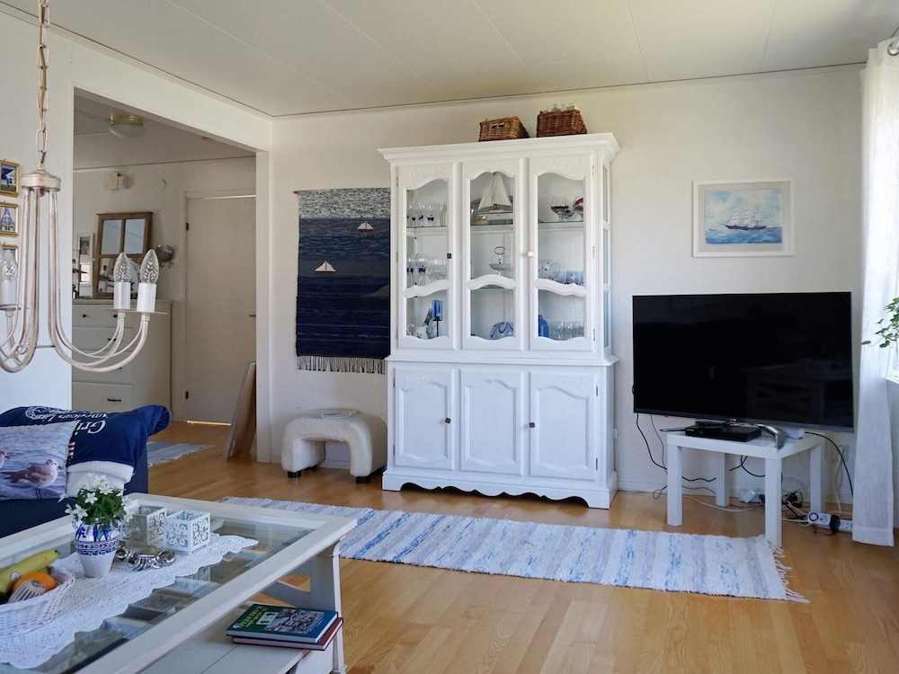 Cozy Family Cottage Near the Sea