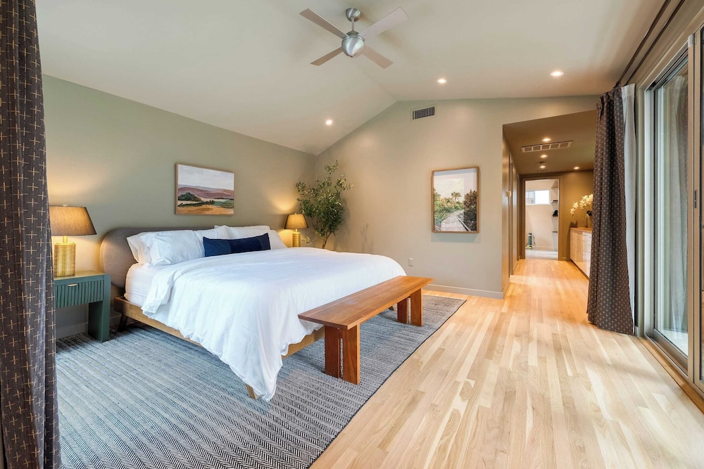 Modern Austin Home w/ Pool, Putting Green & Coffee Nook Townes Retreat by Avantstay