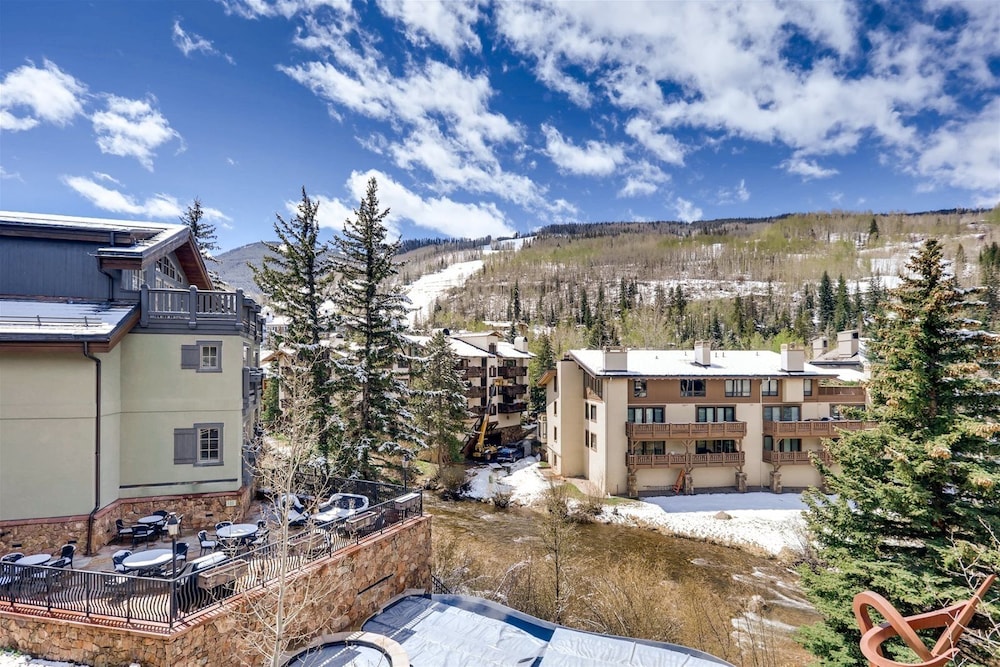 Vail VLG One Willow 3bd-schmit view 3