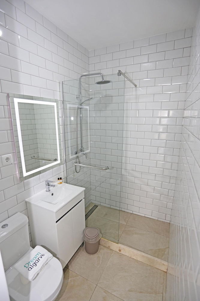 B88 - Mendon a Street Apartment