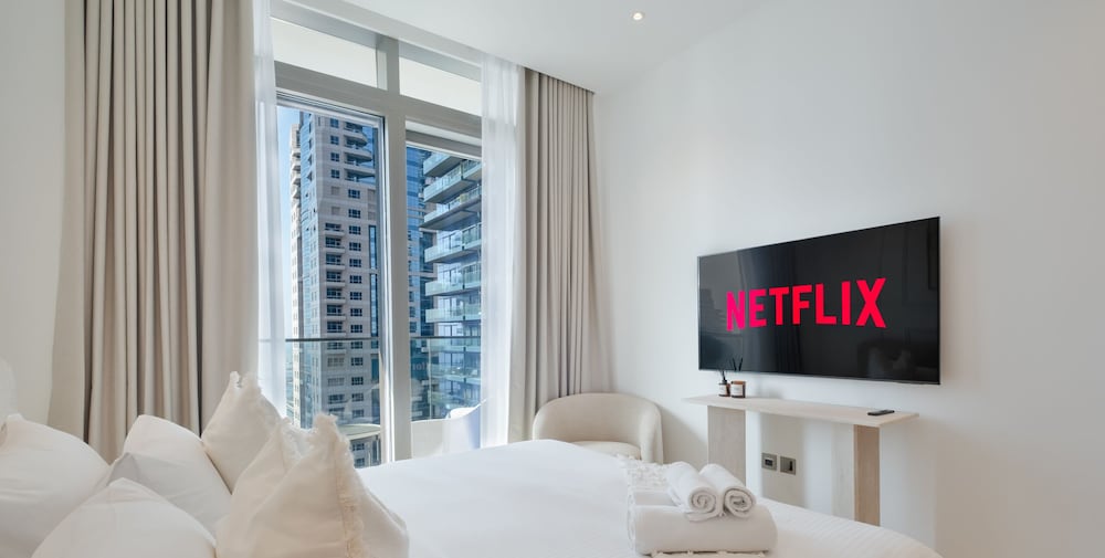 LUX The Marina Gate Sea View Suite