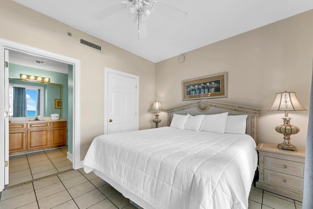 Twin Palms 702