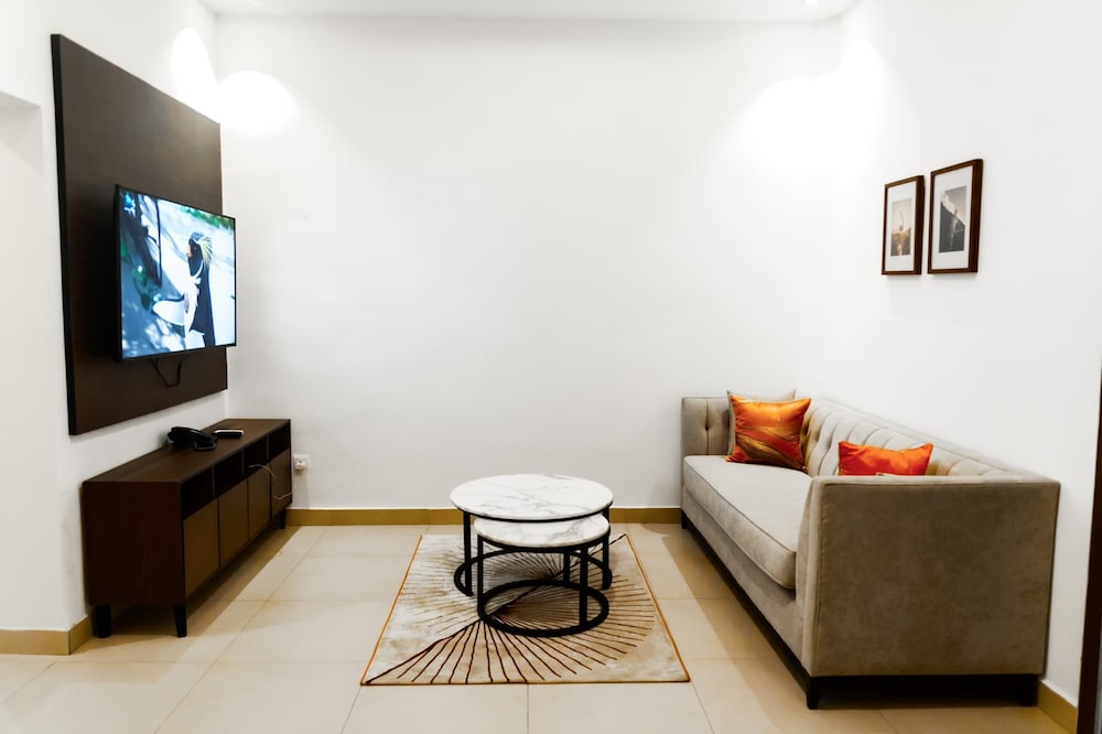 Summit Hotel and Apartments VGC