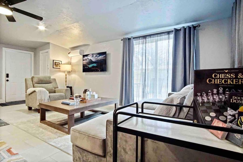 Oklahoma City Vacations - 3-story 6-bedroom 4 Bathrooms 3min-asian Dist - Property Image 16