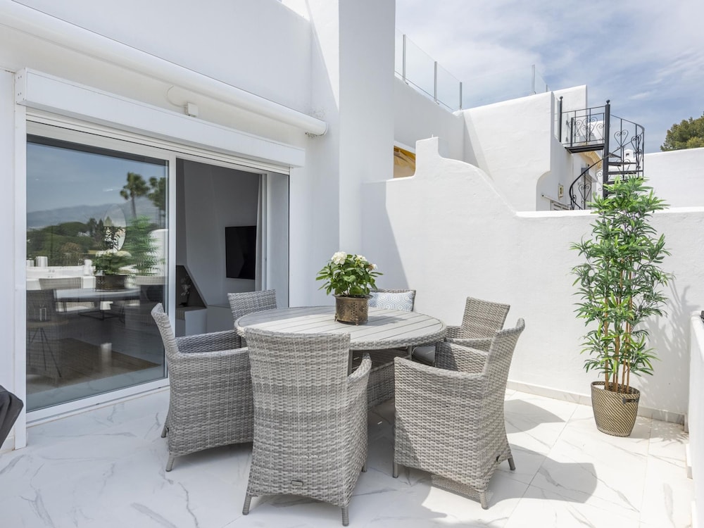 Contemporary new Apartment With 2 Terraces
