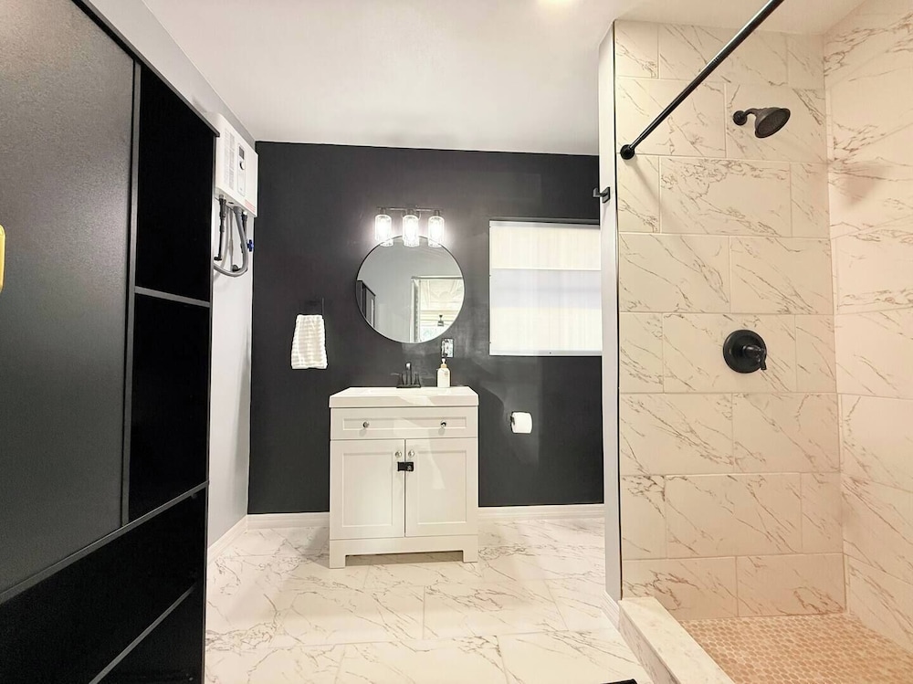 Modern Studio Escape 10min to Legoland
