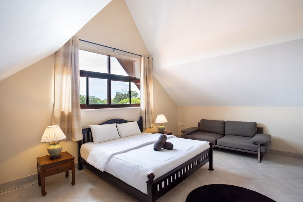 Blissful Villa Felicity with Ample Space view 5