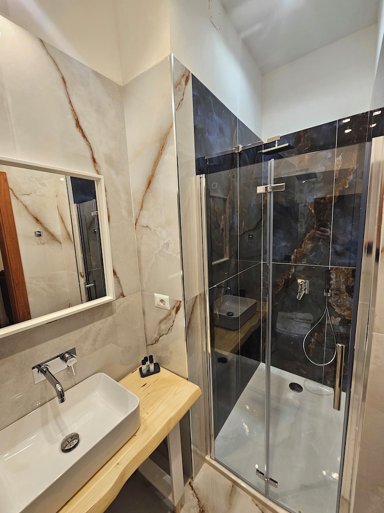 The Spanish Palace suites, rooms, apartments & terraces